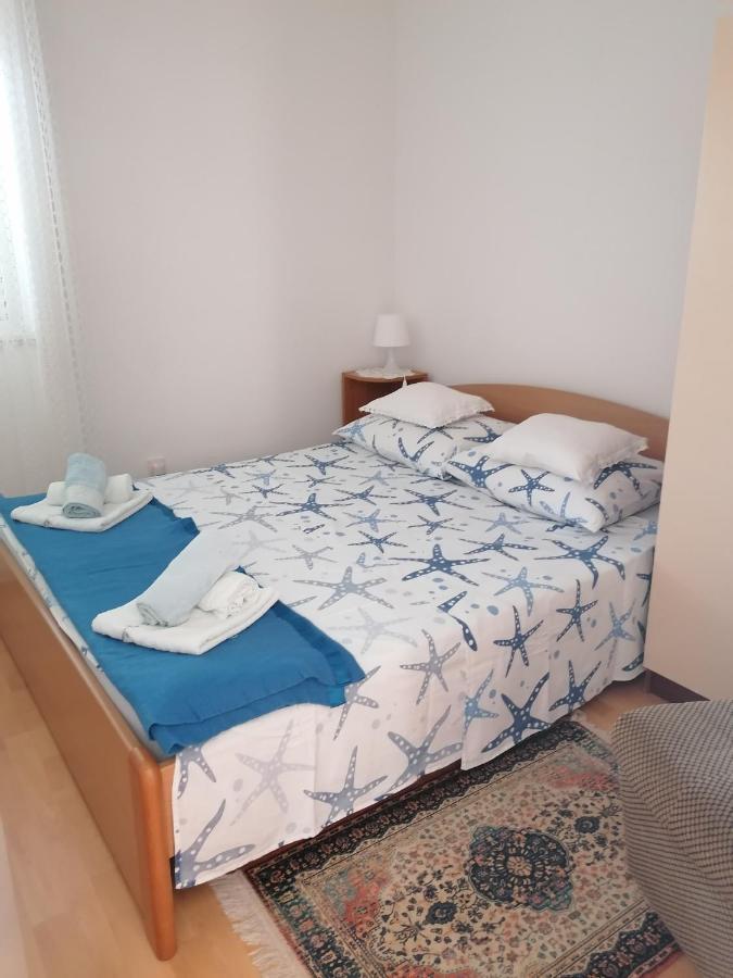 Apartment Basic Petrcane Exteriör bild