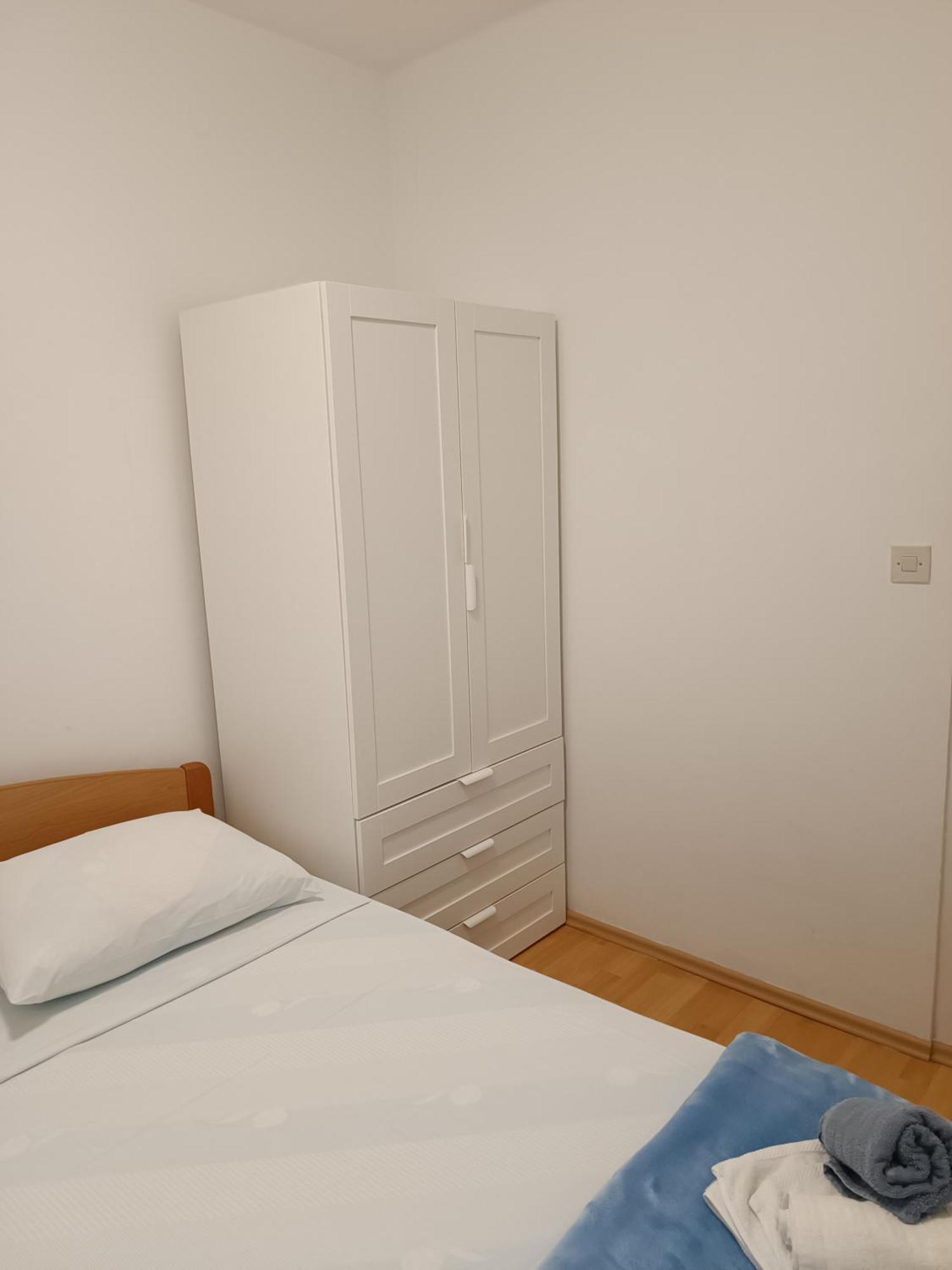 Apartment Basic Petrcane Exteriör bild