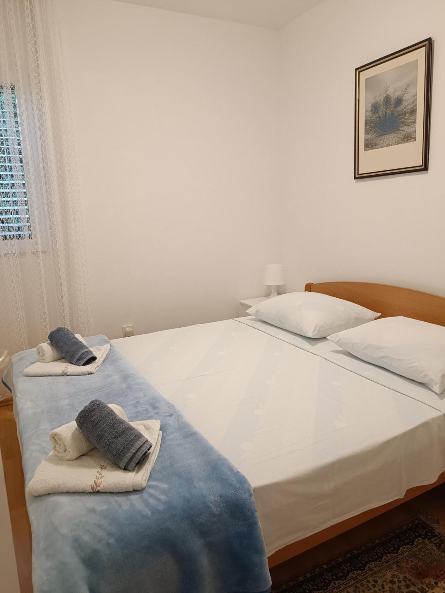 Apartment Basic Petrcane Exteriör bild