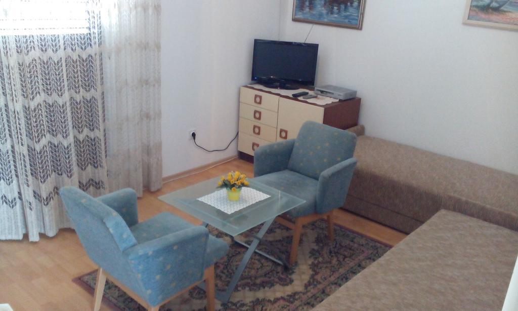 Apartment Basic Petrcane Exteriör bild